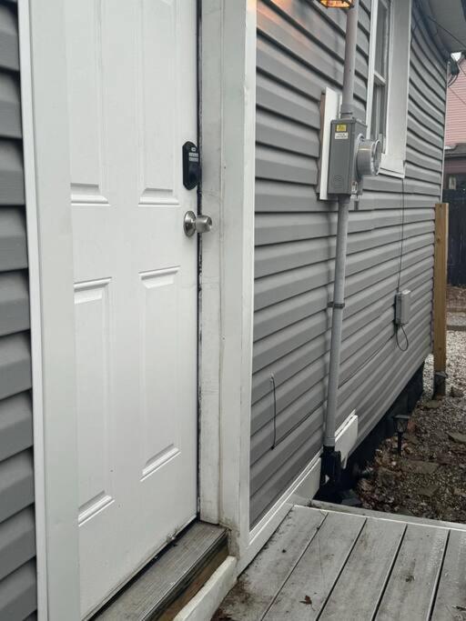 Little House On 47Th Apartment Cleveland Exterior photo