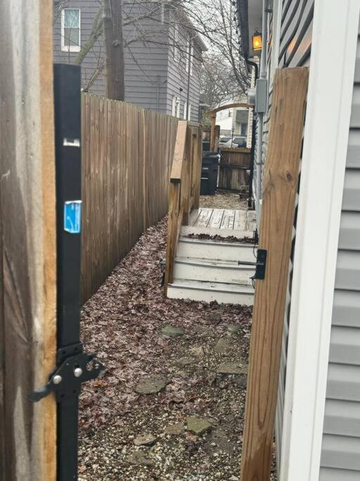 Little House On 47Th Apartment Cleveland Exterior photo
